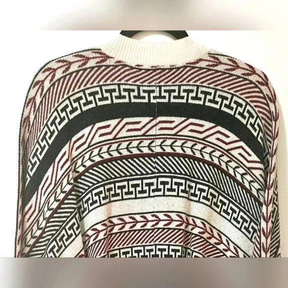 Aritzia Golden by TNA Roohan Poncho Sweater Alpaca Blend Ruana One Size  Pocket - Picture 4 of 12